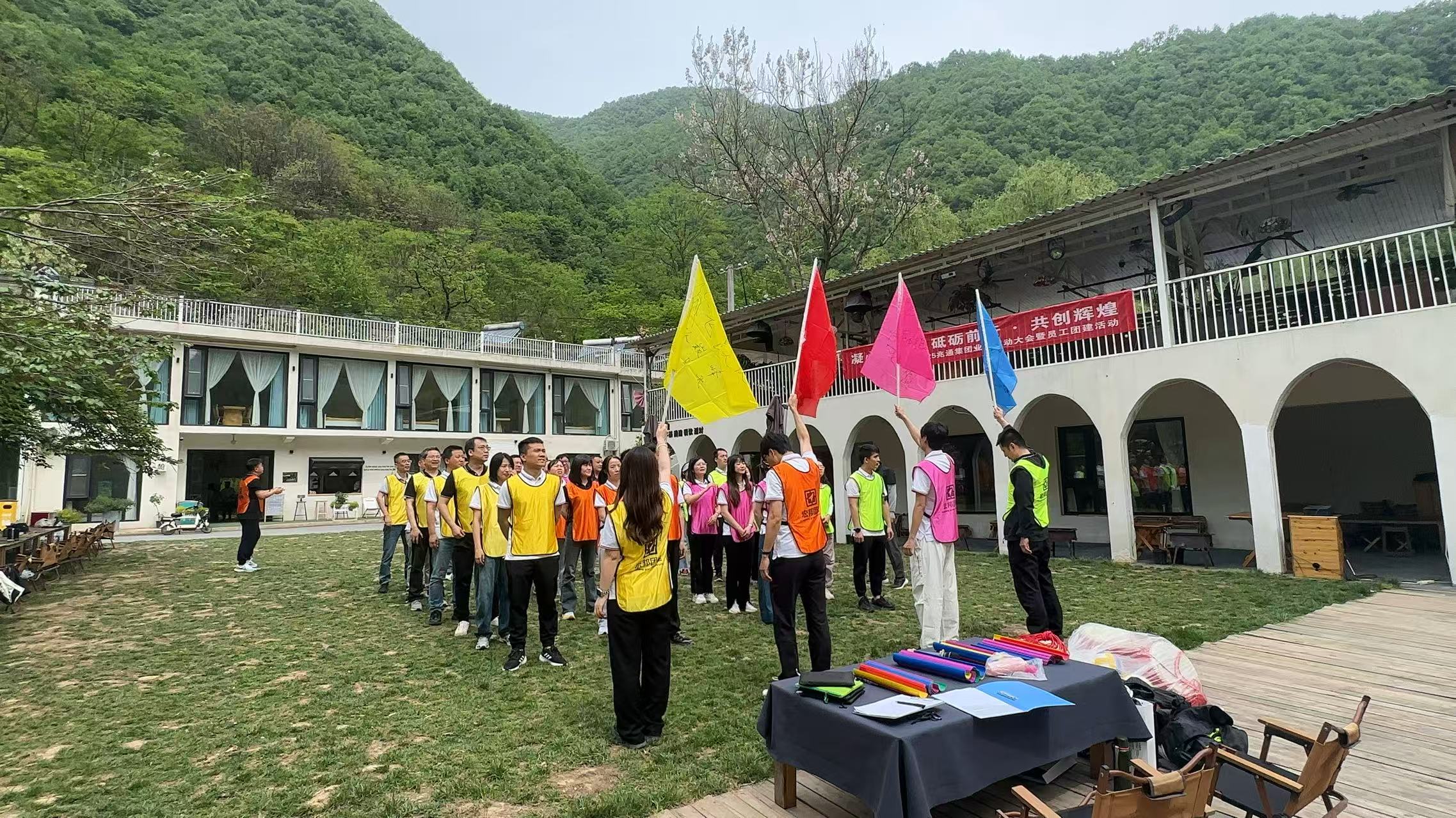 热血集结，共赴成长！宏邦团建助力陕西今日头条解锁团队新力量