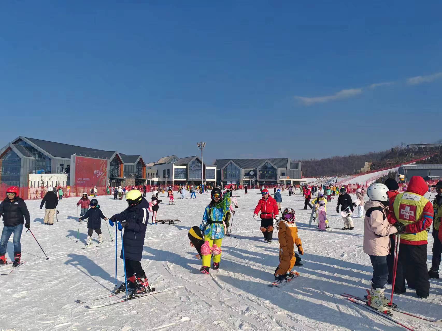鳌山滑雪场(图1)